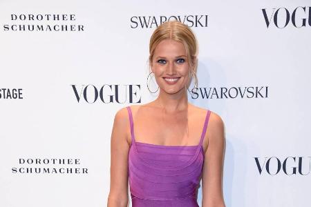 Toni Garrn setzt ihre Modelfigur in Szene Toni Garrn setzt ihre Modelfigur in Szene