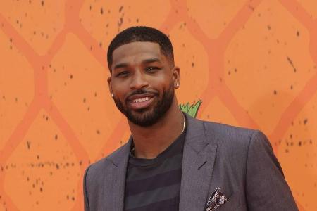 Tristan Thompson kümmert sich um seine kleine Tochter, während Khloé Kardashian arbeitet Tristan Thompson kümmert sich um seine kleine Tochter, während Khloé Kardashian arbeitet