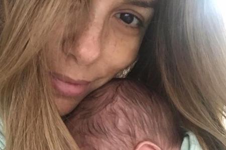 Eva Longoria postete jetzt ein erstes Selfie mit ihrem Sohn Santiago Eva Longoria postete jetzt ein erstes Selfie mit ihrem Sohn Santiago