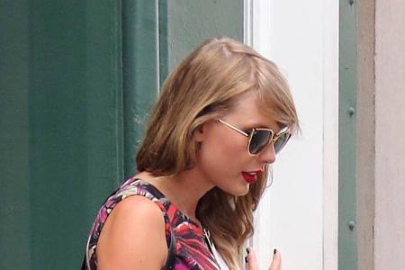 Taylor Swift beim Verlassen ihrer Wohnung in New York Taylor Swift beim Verlassen ihrer Wohnung in New York
