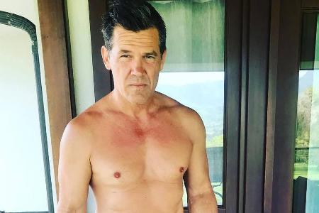 Josh Brolin posiert mit nasser Hose Josh Brolin posiert mit nasser Hose