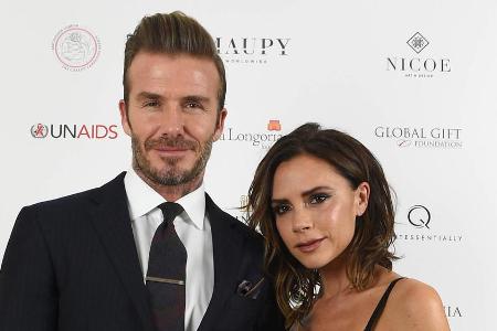 David und Victoria Beckham fiebern mit der englischen Fußball-Nationalmannschaft mit David und Victoria Beckham fiebern mit der englischen Fußball-Nationalmannschaft mit