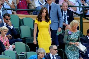 Strahlend schön: Herzogin Kate sticht aus der Wimbledon-Masse hervor