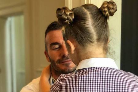 David Beckham hält seine Tochter Harper ganz fest David Beckham hält seine Tochter Harper ganz fest