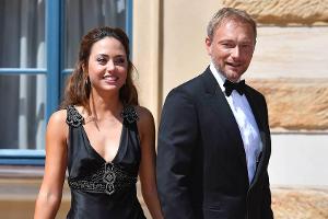 Christian Lindner zeigt sich mit Freundin Franca in Bayreuth