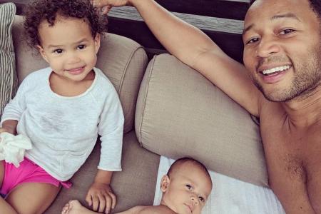 John Legend genießt mit seinen beiden Kindern den Urlaub auf Bali John Legend genießt mit seinen beiden Kindern den Urlaub auf Bali