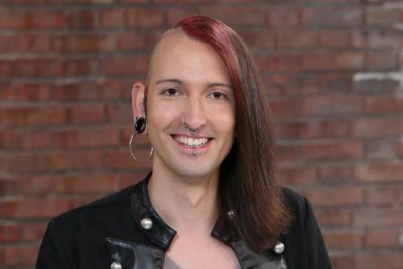 Fabian Kahl entspricht nicht dem klassischen Bild eines Antiquitäten-Händlers - das fanden anfangs auch seine Fabian Kahl entspricht nicht dem klassischen Bild eines Antiquitäten-Händlers - das fanden anfangs auch seine