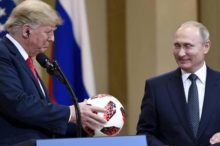 US-Präsident Donald Trump bei der gemeinsamen Pressekonferenz mit Russlands Präsident Wladimir Putin in Helsinki US-Präsident Donald Trump bei der gemeinsamen Pressekonferenz mit Russlands Präsident Wladimir Putin in Helsinki