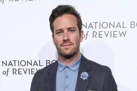 Eigentlich wollte Schauspieler Armie Hammer mit Social Media nichts mehr am Hut haben Eigentlich wollte Schauspieler Armie Hammer mit Social Media nichts mehr am Hut haben