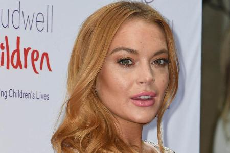 Lindsay Lohan möchte allen beweisen, dass sie die Skandale in ihrer Vergangenheit hinter sich gelassen hat Lindsay Lohan möchte allen beweisen, dass sie die Skandale in ihrer Vergangenheit hinter sich gelassen hat
