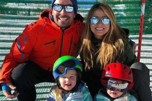 Jimmy Fallon und seine Familie im Schnee