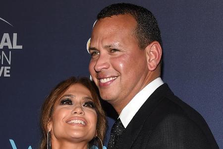 Jennifer Lopez und Alex Rodriguez himmeln sich auch auf dem roten Teppich gegenseitig an Jennifer Lopez und Alex Rodriguez himmeln sich auch auf dem roten Teppich gegenseitig an