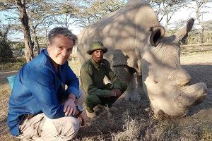 Hannes Jaenicke: Können "Jurassic Park"-Forscher das Nashorn retten?