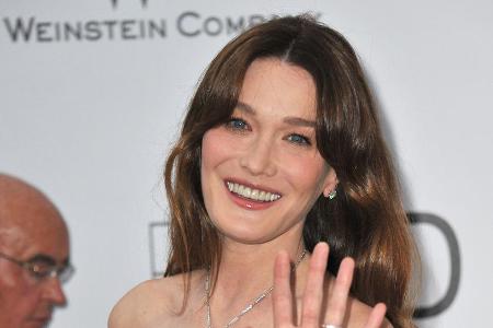 Carla Bruni scheint in einen Jungbrunnen gefallen zu sein