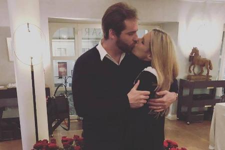 Zu ihrem Geburtstag schenkte Tomaso Trussardi Michelle Hunziker mehr als nur ein Bussi Zu ihrem Geburtstag schenkte Tomaso Trussardi Michelle Hunziker mehr als nur ein Bussi