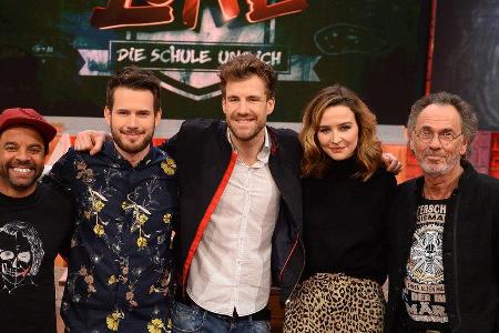Simon Pearce, Johannes Strate, Luke Mockridge, Katrin Bauerfeind und Hugo Egon Balder (v.l.n.r.) in Simon Pearce, Johannes Strate, Luke Mockridge, Katrin Bauerfeind und Hugo Egon Balder (v.l.n.r.) in