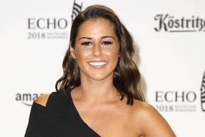 Sarah Lombardi begeistert auf dem goldenen Teppich der Echo-Verleihung