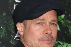 Hat Brad Pitt eine neue Frau an seiner Seite?