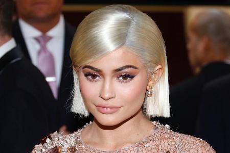Kylie Jenners Entscheidung zum Coachella-Festival zu gehen, erzürnt das Netz Kylie Jenners Entscheidung zum Coachella-Festival zu gehen, erzürnt das Netz