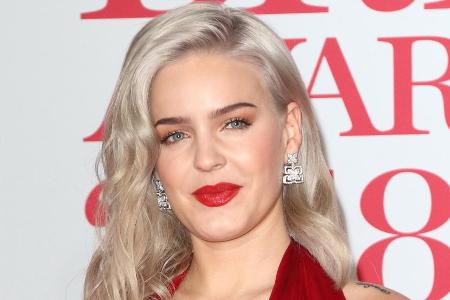 Anne-Marie bei den Brit Awards im Februar 2018 Anne-Marie bei den Brit Awards im Februar 2018
