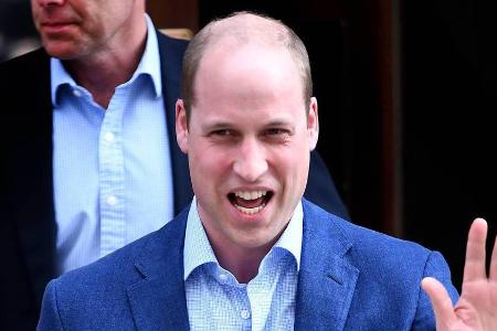 Gut gelaunt (und mit leichten Augenringen) hat Prinz William das Krankenhaus verlassen, in dem sein zweiter Sohn geboren wurde Gut gelaunt (und mit leichten Augenringen) hat Prinz William das Krankenhaus verlassen, in dem sein zweiter Sohn geboren wurde