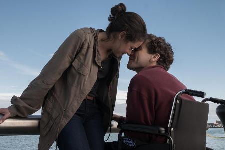 Gemeinsam stark: Anschlags-Opfer Jeff Bauman (Jake Gyllenhaal) und seine Freundin Erin Hurley (Tatiana Maslany) Gemeinsam stark: Anschlags-Opfer Jeff Bauman (Jake Gyllenhaal) und seine Freundin Erin Hurley (Tatiana Maslany)