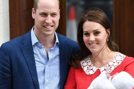 Prinz William und Herzogin Kate beim Verlassen des Krankenhauses mit ihrem neugeborenen Sohn Prinz William und Herzogin Kate beim Verlassen des Krankenhauses mit ihrem neugeborenen Sohn