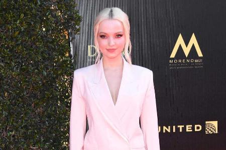 Dove Cameron in einem schlichten Red-Carpet-Outfit Dove Cameron in einem schlichten Red-Carpet-Outfit