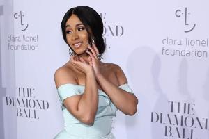 Endlich darf sie es zeigen: Cardi B ist schwanger