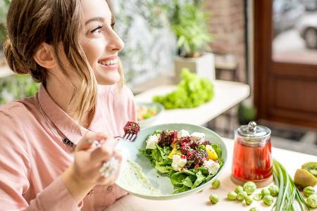 Muss man nach der Fastenzeit wirklich weiter bei Low Carb und Salat bleiben, um das Gewicht zu halten? Muss man nach der Fastenzeit wirklich weiter bei Low Carb und Salat bleiben, um das Gewicht zu halten?