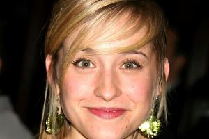 Vorwürfe um Sex-Sekte: Allison Mack hinterlegt Millionen-Kaution