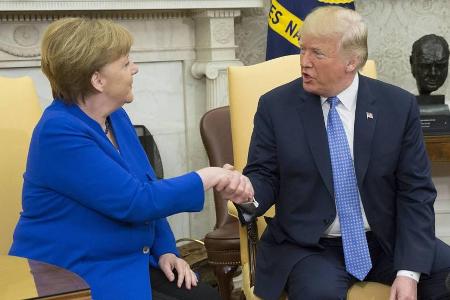 Bundeskanzlerin Angela Merkel und US-Präsident Donald Trump im Oval Office im Weißen Haus in Washington Bundeskanzlerin Angela Merkel und US-Präsident Donald Trump im Oval Office im Weißen Haus in Washington