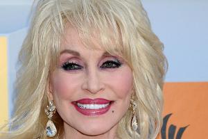 Dolly Parton hat unglaubliche 101 Millionen Bücher gespendet
