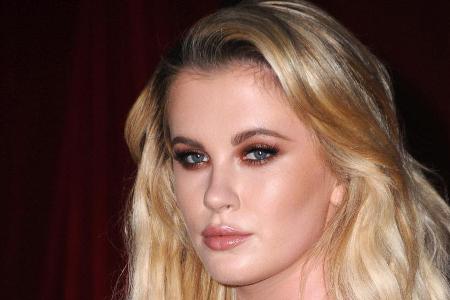 Model Ireland Baldwin ist die Tochter von Kim Basinger und Alec Baldwin Model Ireland Baldwin ist die Tochter von Kim Basinger und Alec Baldwin