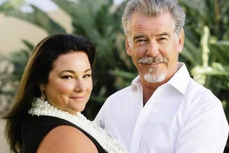 Pierce Brosnan und seine Frau Keely Shaye Smith sind bereits seit über 16 Jahren verheiratet Pierce Brosnan und seine Frau Keely Shaye Smith sind bereits seit über 16 Jahren verheiratet