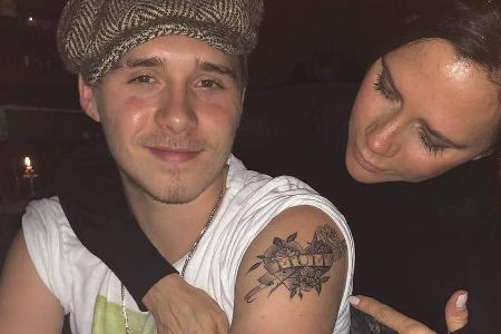 Victoria Beckham präsentiert stolz das neuste Tattoo ihres ältesten Sohnes Victoria Beckham präsentiert stolz das neuste Tattoo ihres ältesten Sohnes
