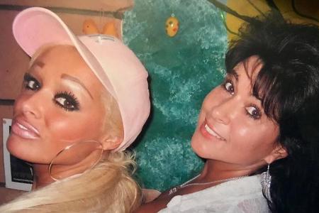 Daniela Katzenber (l.) und ihre Mama Iris Klein auf einem zehn Jahre alten Foto Daniela Katzenber (l.) und ihre Mama Iris Klein auf einem zehn Jahre alten Foto
