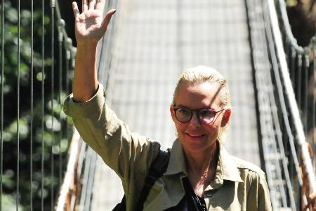 Natascha Ochsenknecht während ihres Auszugs am 13. Tag Natascha Ochsenknecht während ihres Auszugs am 13. Tag