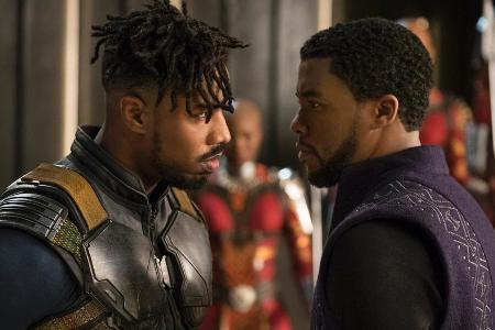 Michael B. Jordan (l.) und Chadwick Boseman sind sich nicht ganz grün in Michael B. Jordan (l.) und Chadwick Boseman sind sich nicht ganz grün in