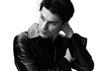 James Bay präsentiert sich bei seiner neuen Single James Bay präsentiert sich bei seiner neuen Single