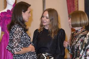 Herzogin Kate feiert Mode-Event im Buckingham Palace