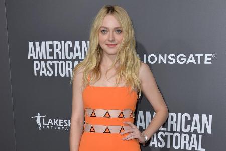Dakota Fanning hat sich für Miu Miu als Regisseurin versucht Dakota Fanning hat sich für Miu Miu als Regisseurin versucht
