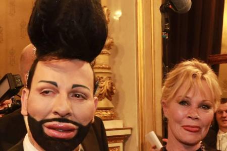 Bei Harald Glööcklers Haarkreation schaute auch Hollywood-Star Melanie Griffith genauer hin Bei Harald Glööcklers Haarkreation schaute auch Hollywood-Star Melanie Griffith genauer hin