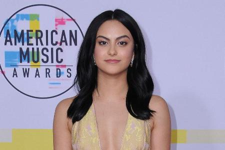 Die Schießerei in Parkland ist für Serien-Star Camila Mendes nur schwer zu begreifen Die Schießerei in Parkland ist für Serien-Star Camila Mendes nur schwer zu begreifen