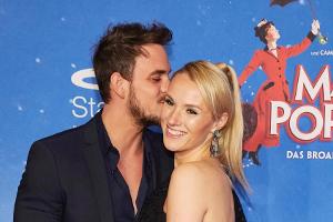 Anna Hofbauer und Marc Barthel machten ihre Liebe auf der Premiere des "Mary Poppins"-Musicals in Hamburg öffentlich