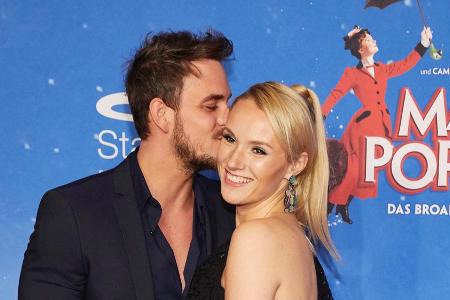 Anna Hofbauer und Marc Barthel machten ihre Liebe auf der Premiere des Anna Hofbauer und Marc Barthel machten ihre Liebe auf der Premiere des