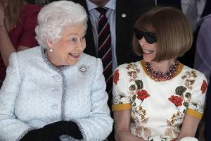 Überraschung in London: So stach die Queen die Mode-Queen aus