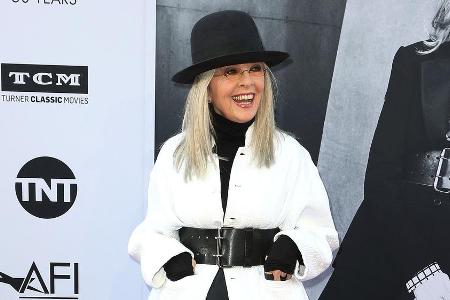Diane Keaton scheint die Sache nicht zu stören, sie lacht trotzdem Diane Keaton scheint die Sache nicht zu stören, sie lacht trotzdem