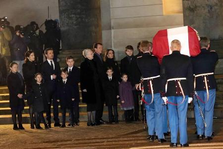 Margrethe II. ist dabei, als der Sarg ihres Mannes an der Schlosskirche von Christiansborg ankommt Margrethe II. ist dabei, als der Sarg ihres Mannes an der Schlosskirche von Christiansborg ankommt