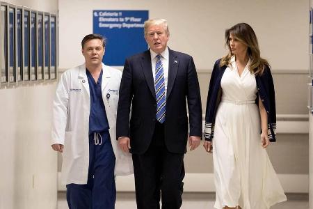 Donald und Melania Trump zu Besuch in einer Klinik in Pompano Beach, Florida Donald und Melania Trump zu Besuch in einer Klinik in Pompano Beach, Florida
